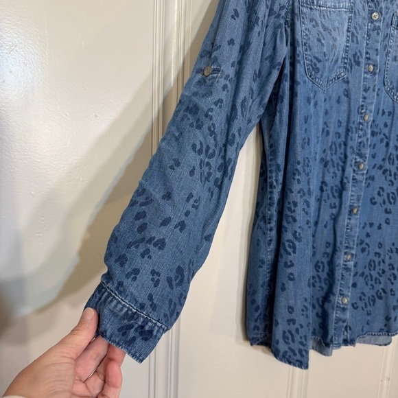 Side Stitch Lyocell Button Front Tunic with Roll Tab Sleeve Animal Print size M - Picture 4 of 13